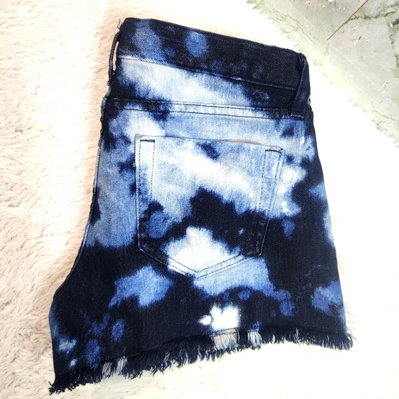 bebe jeans Phantom Wash Jean Shorts - Picture 1 of 10